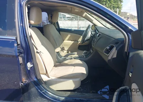 2013 Chrysler 200 Touring z USA, uszkodzony, nr VIN 1C3CCBBB8DN592419